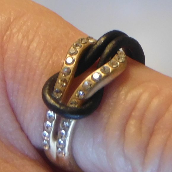 Jewelry - Love Knot Ring